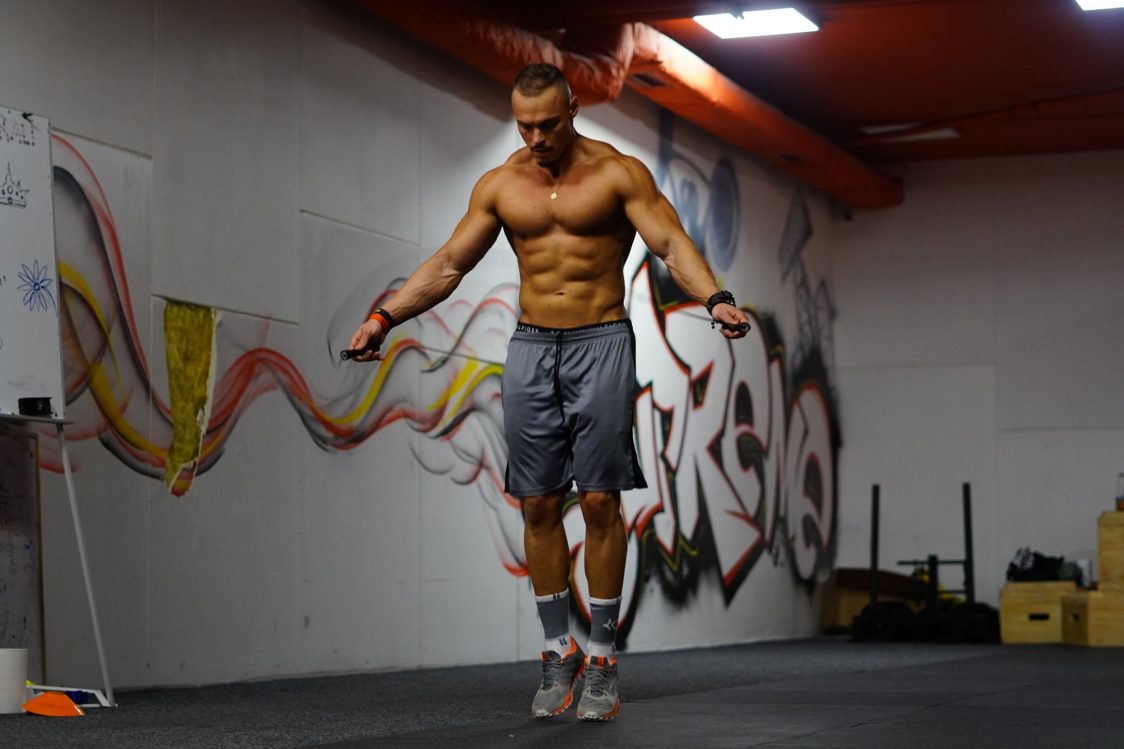 Vermeide übermäßige Aktivität und bestrafe dich nicht für zuviel Essen mit übermäßigem Sport