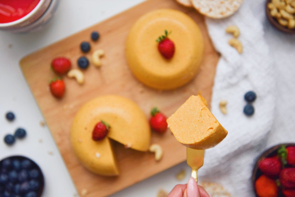 Was ist der Zusammenhang zwischen Tyrosin und Käse?