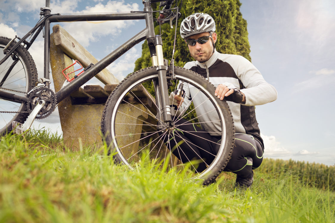 Wie wechselt man den Schlauch eines platten Reifens? Wie wechselt man den Schlauch eines platten Reifens?