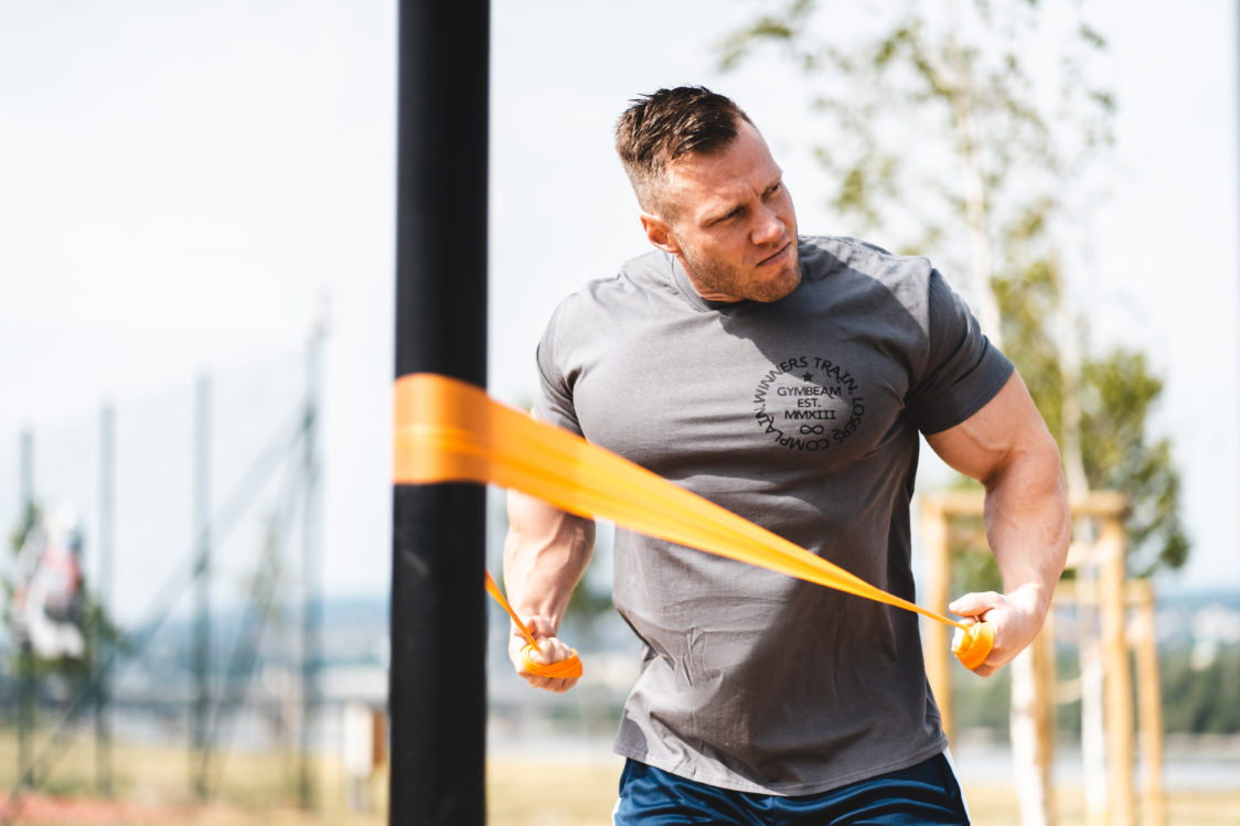 Wie verwendet man Widerstandsbänder für das Ganzkörpertraining?