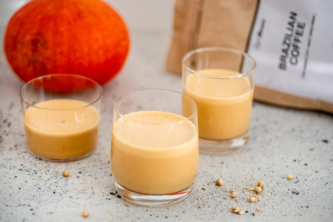 Pumpkin Spice Latte in Gläsern