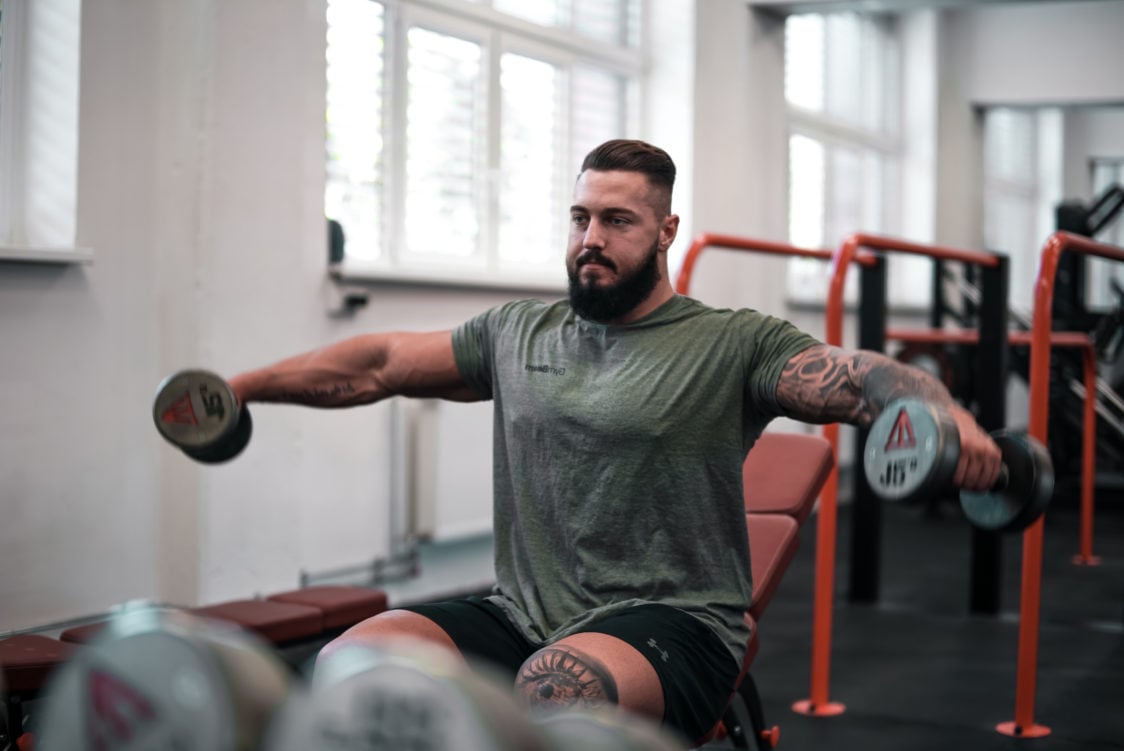 Wie trainiert man die Schultern?