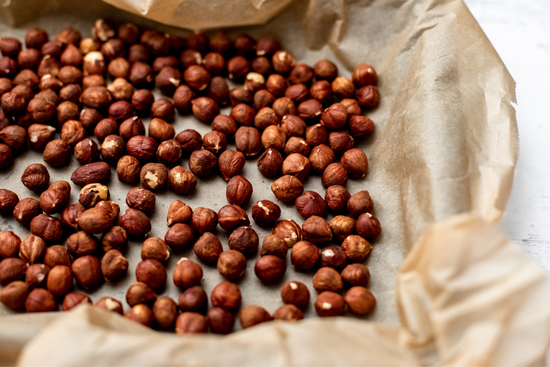 Schokoladen-Haselnuss-Aufstrich ohne Zuckerzusatz – Rösten der Schalenfrüchte