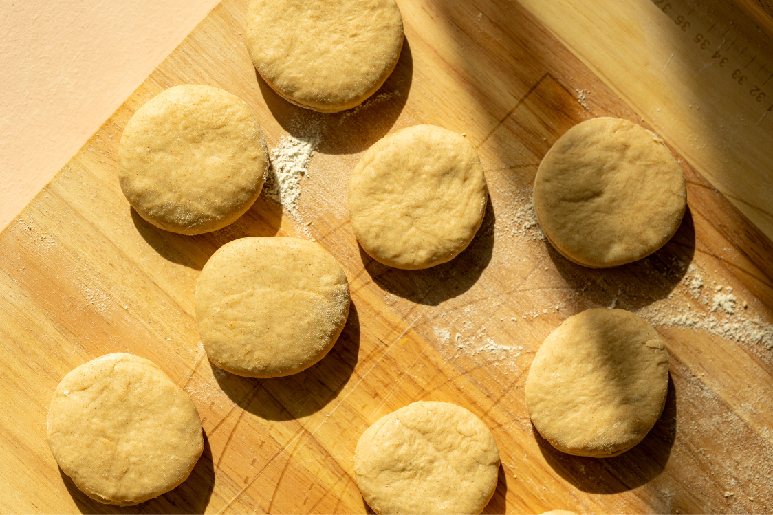 Hefekrapfen mit Marmelade und Quarkcreme - Ausstechen