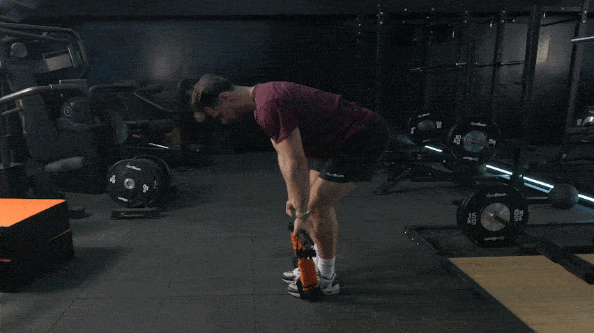 Bent Over Rows mit einem Widerstandsband Bent Over Rows mit einem Widerstandsband