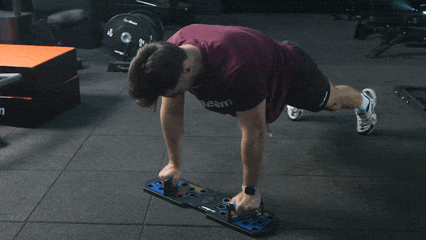 Trizeps-Push-Ups mit dem multifunktionalen Push-Up Board