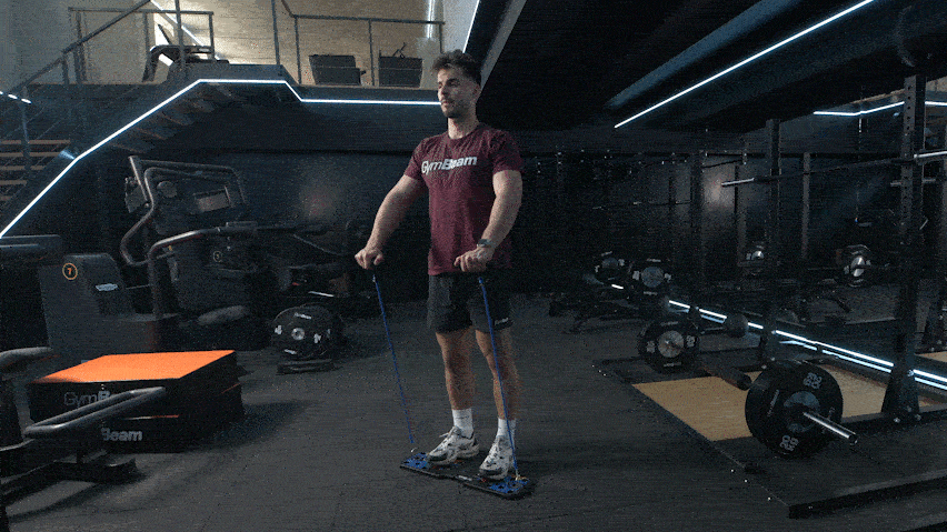 Forward Arm Raises mit Hilfe der Expander