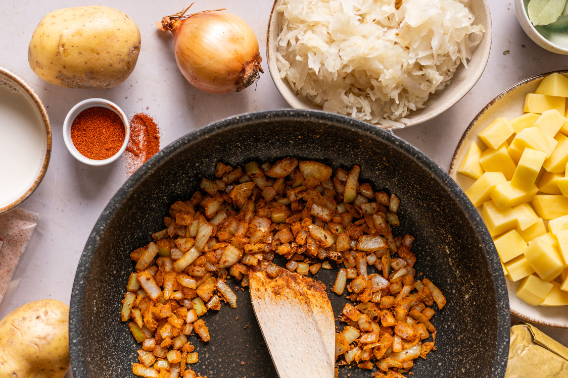 Kohlsuppe - gebratene Zwiebeln