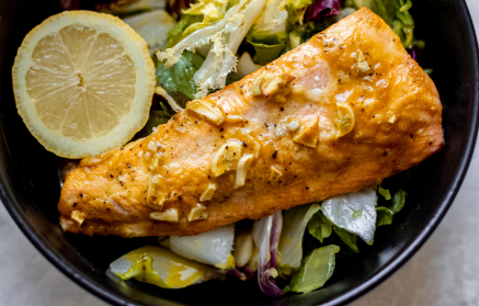 Fitness-Rezept: Gebackener Lachs mit Honig-Senf-Marinade