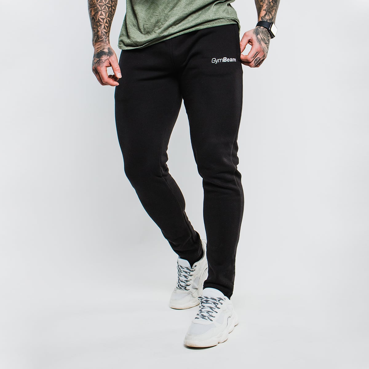 Slimfit Jogginghose in Black – GymBeam
