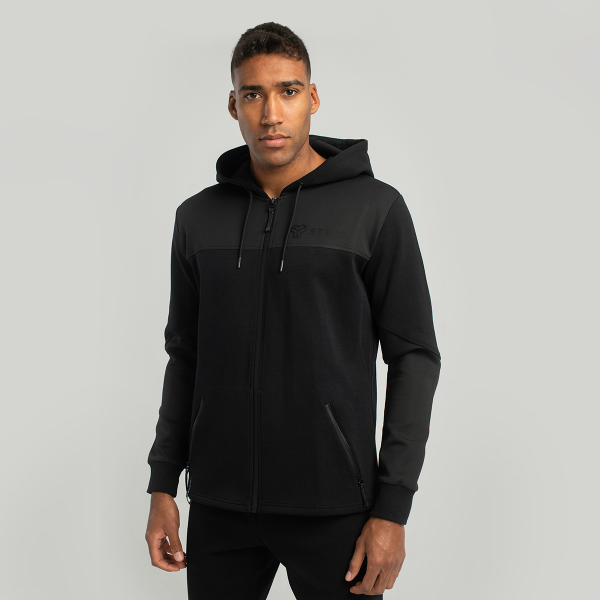 Essential Zip-Up-Hoodie in Black - STRIX