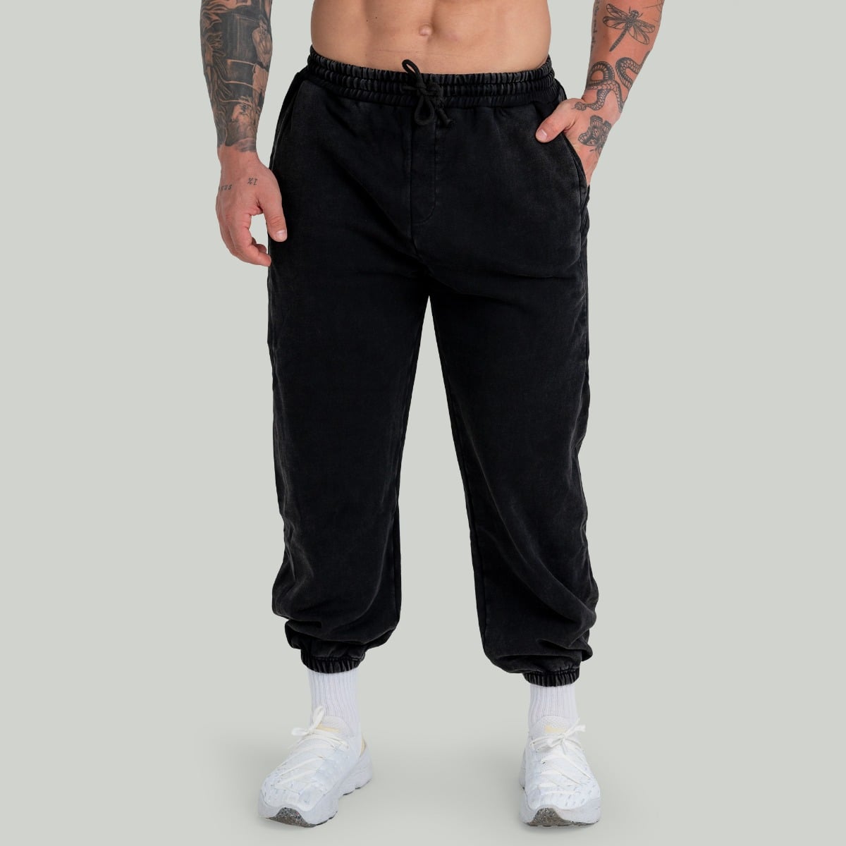 Jogginghose in Washed Black - STRIX