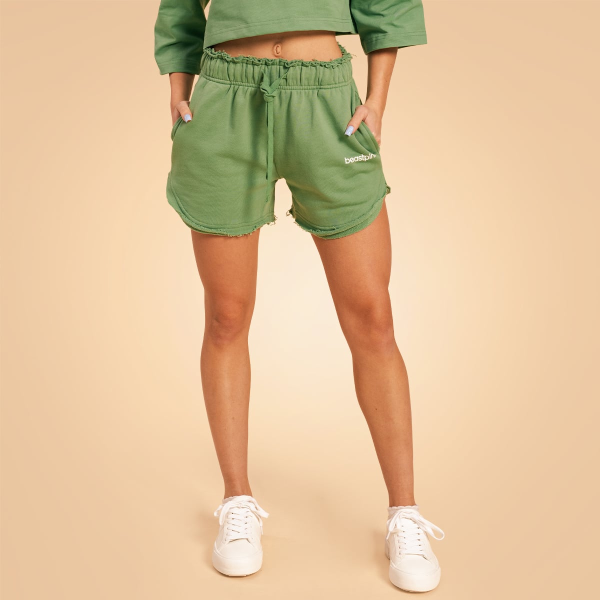 Serenity Shorts für Frauen in Olivine - BeastPink