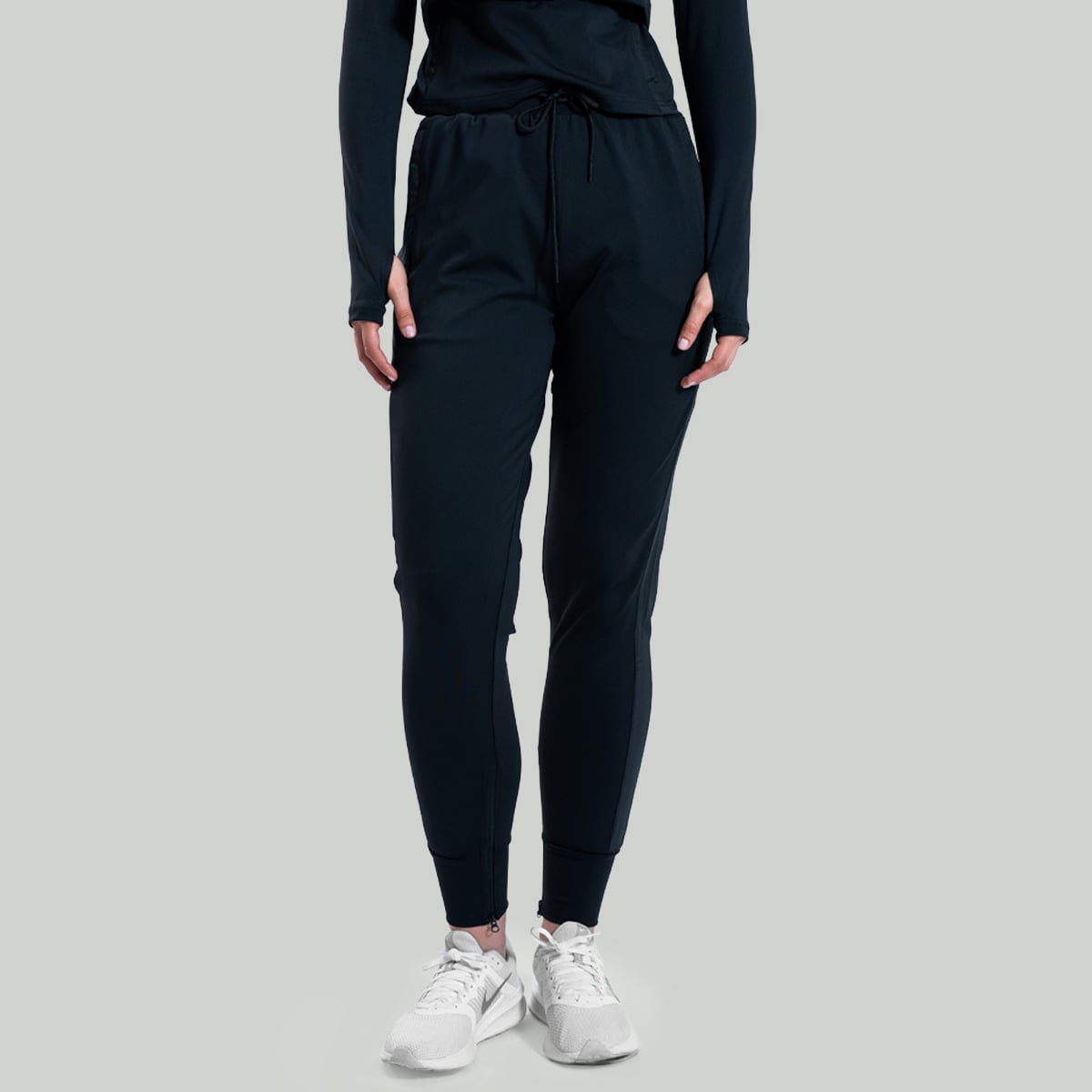 ULTRA Sporthose für Frauen in Black - STRIX