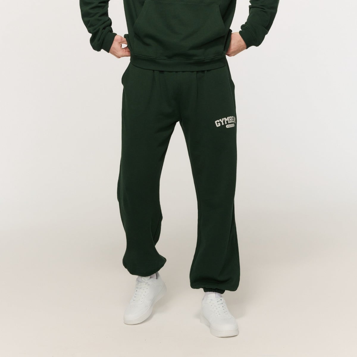 Varsity Sweatpants in Green - GymBeam