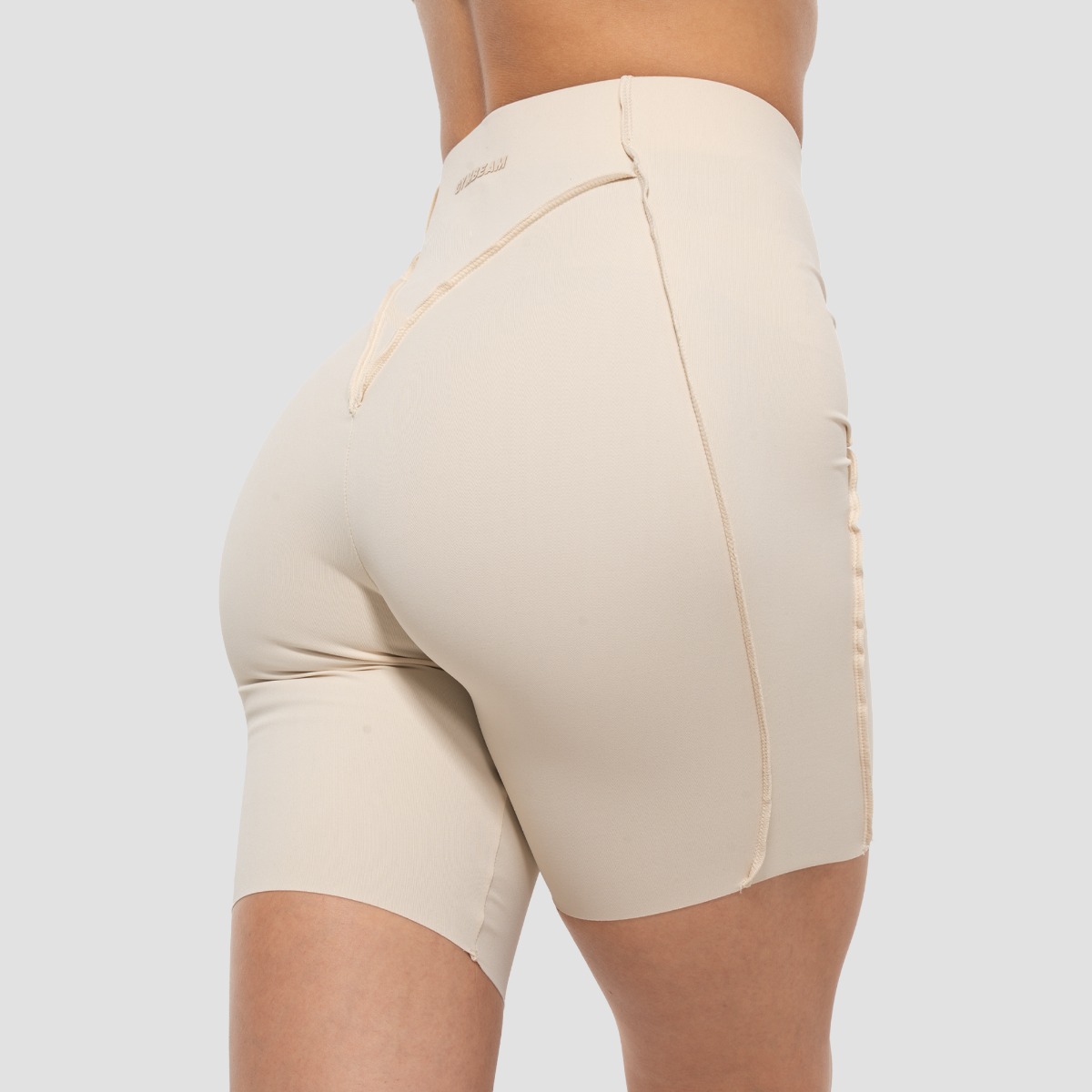 Cosmo Shorts für Frauen in Cream - GymBeam
