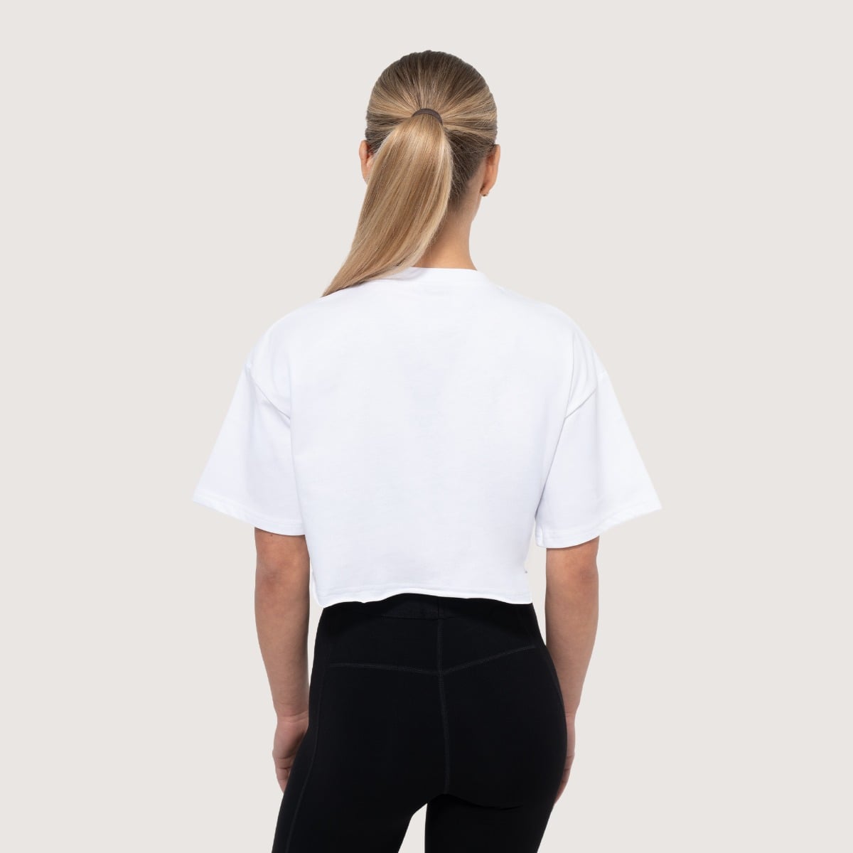 Earned Cropped T-Shirt für Frauen in White - GymBeam