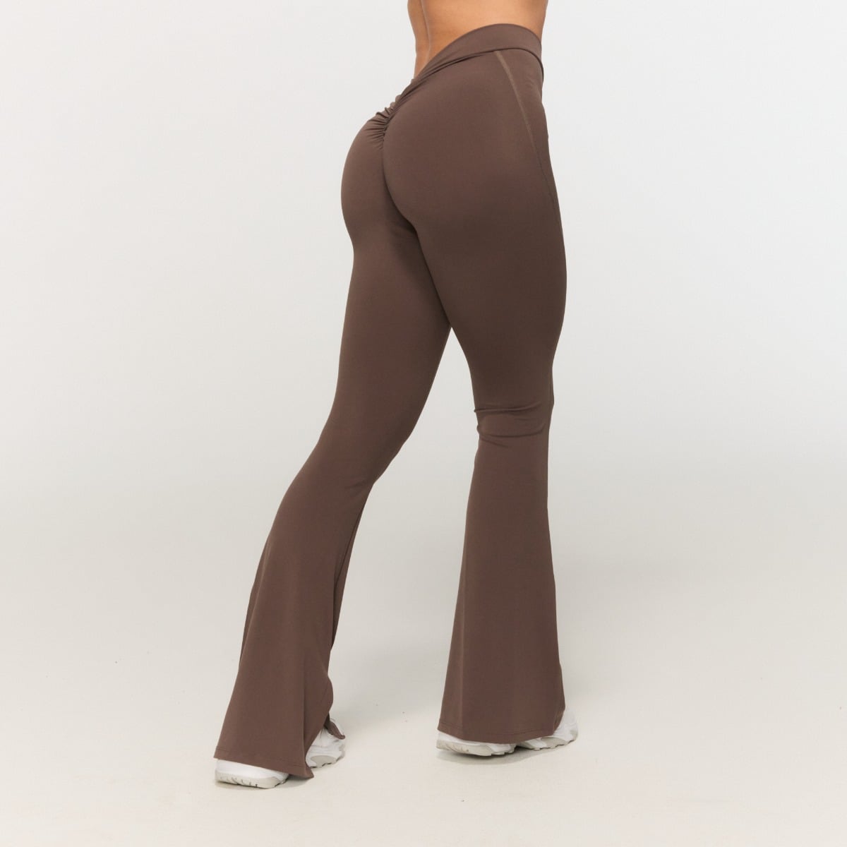 Fierce V-Back Leggings für Frauen in Cappuccino - GymBeam