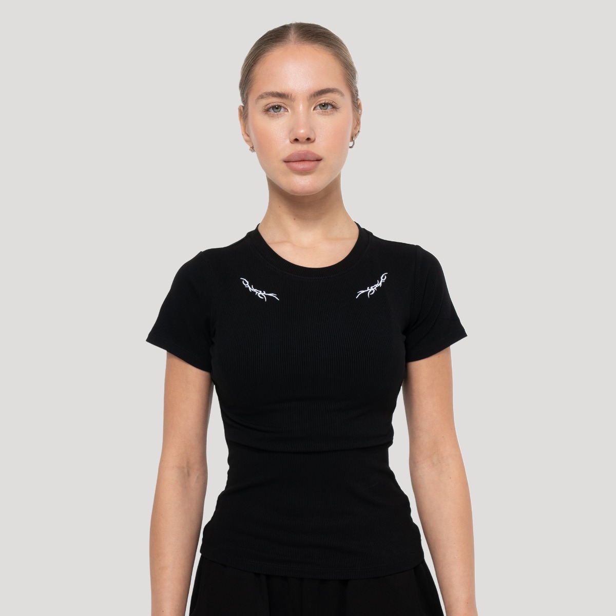 Tribal Ribbed T-shirt für Frauen in Black - GymBeam