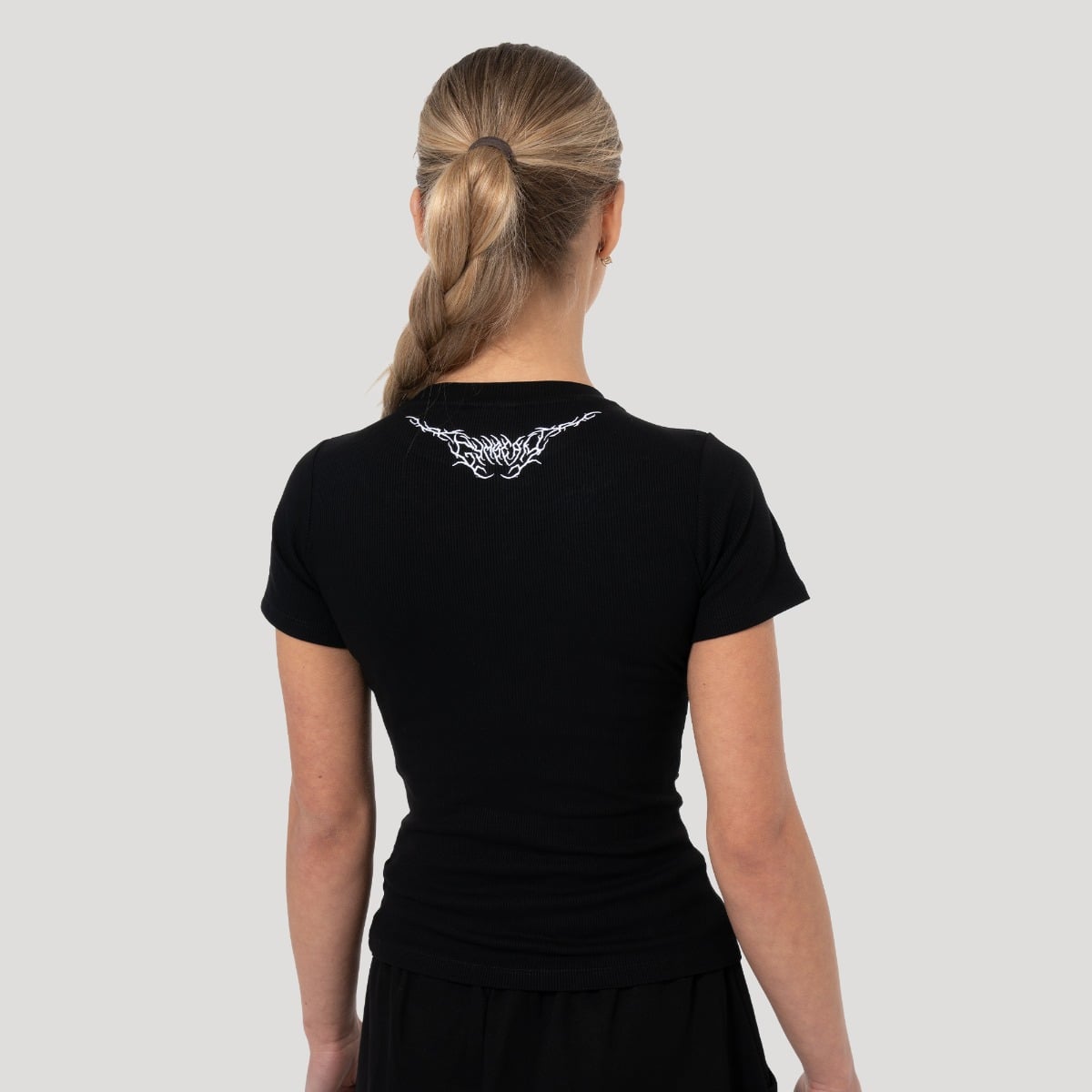 Tribal Ribbed T-shirt für Frauen in Black - GymBeam