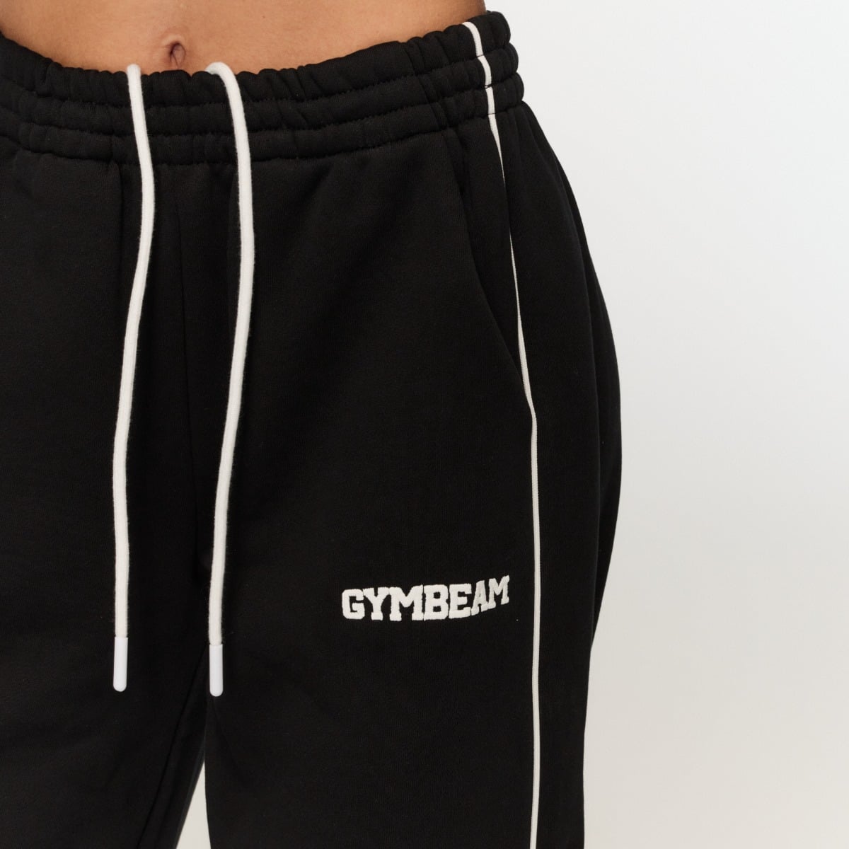 Varsity Jogginghose für Frauen in Black - GymBeam