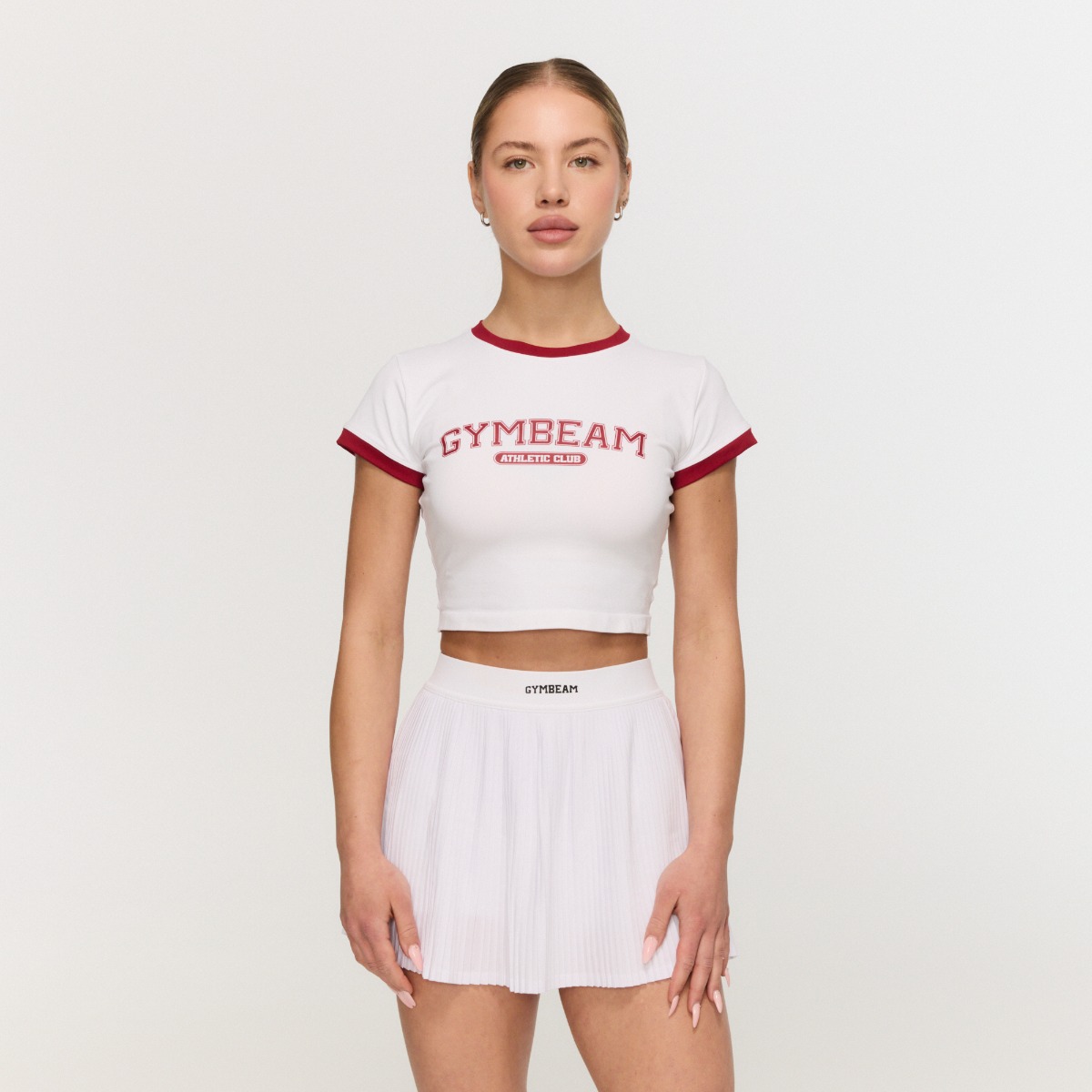 Varsity T-Shirt für Frauen in White - GymBeam