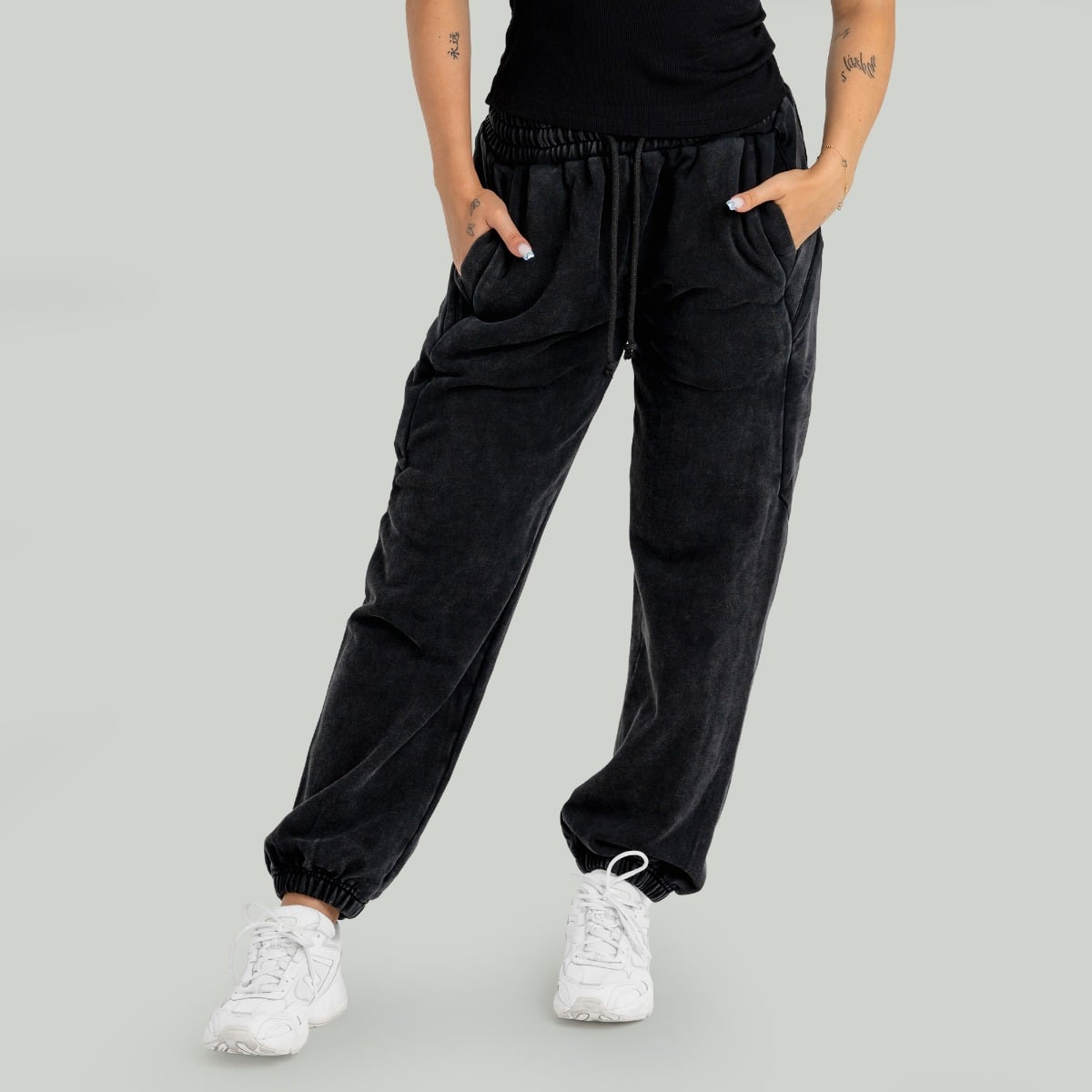 Jogginghose für Frauen in Washed Black - STRIX