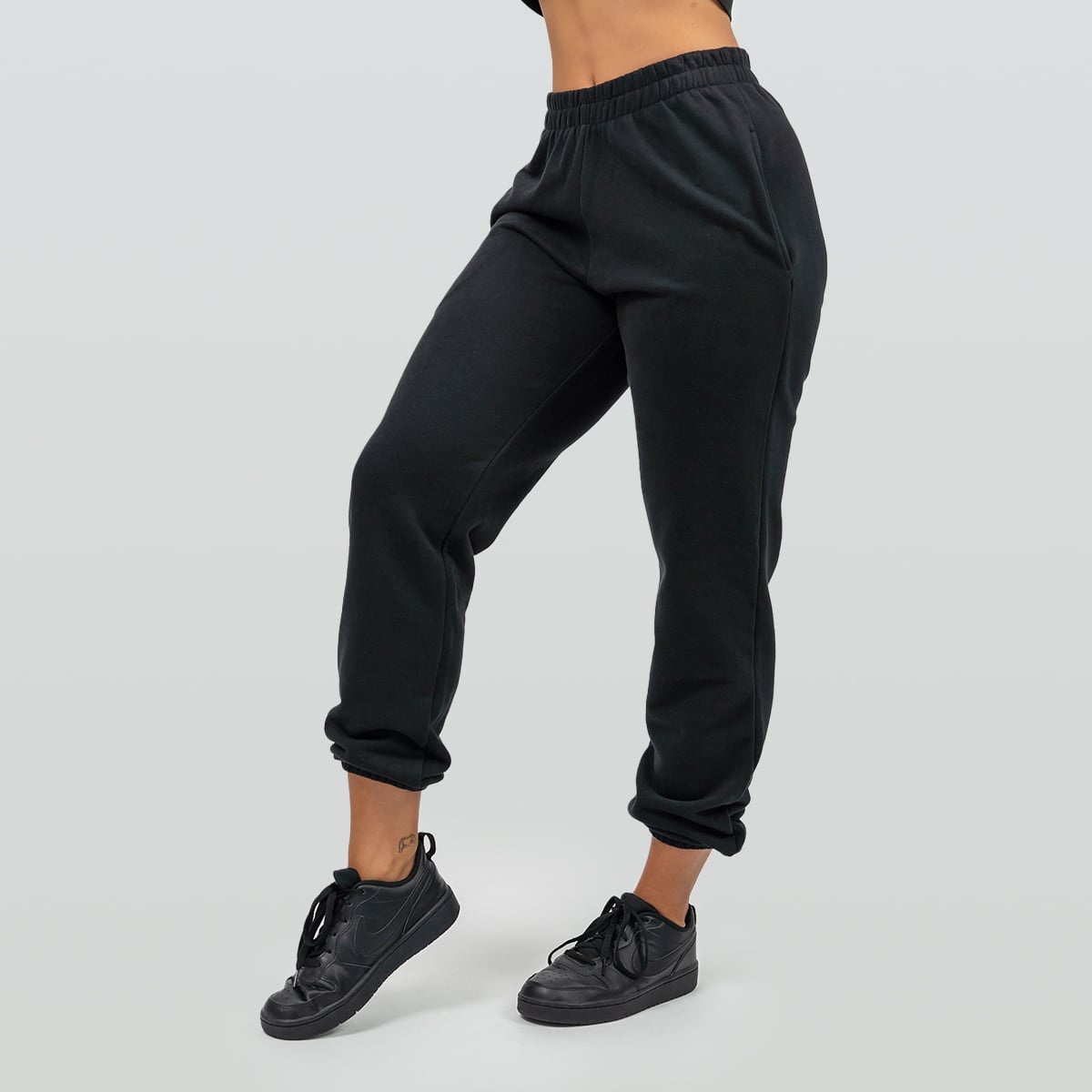 Women‘s Oversize Sweatpants Gym Time Black - NEBBIA