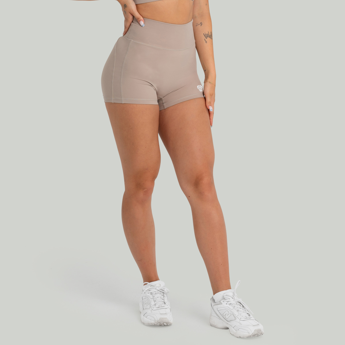 Shorts für Frauen in Taupe - STRIX