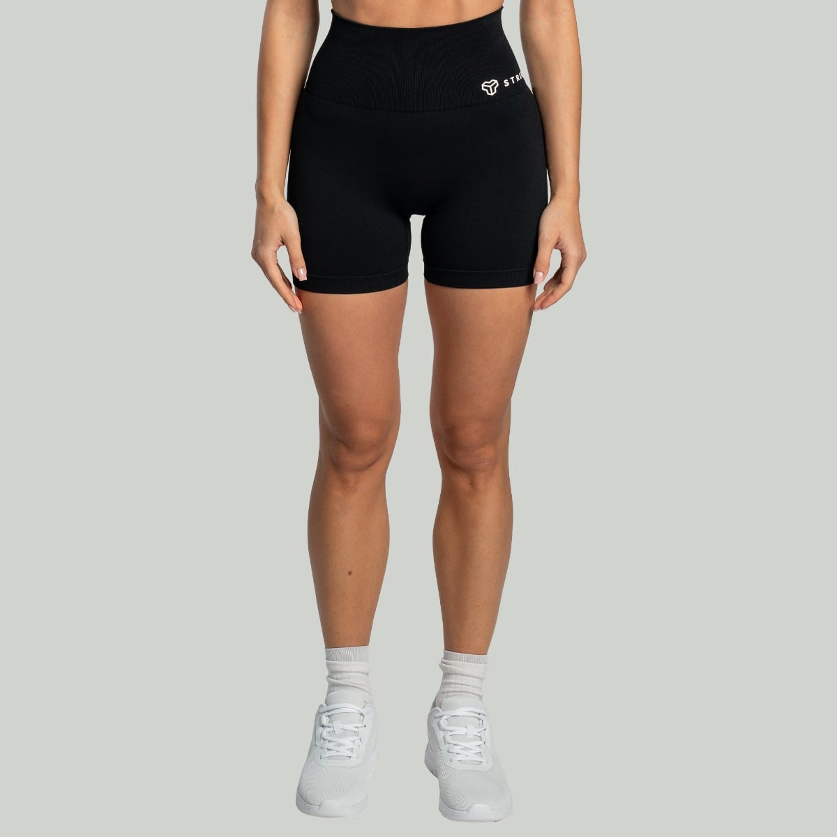 Shorts für Frauen Seamless in Black - STRIX